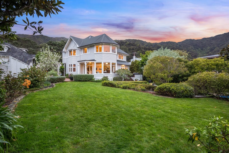 3 Dillon Street, Lowry Bay, Lower Hutt - Carousel 1