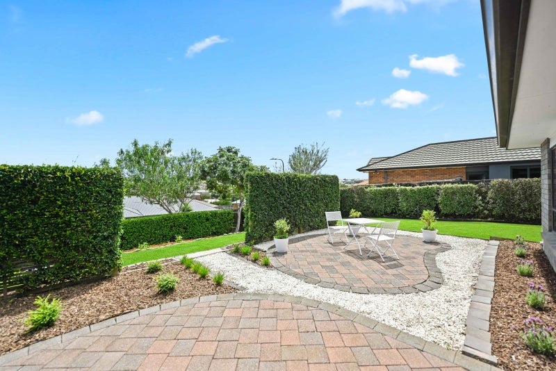 30 Pointon Glade, Grandview Heights, Hamilton - Carousel 2