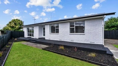 16 Rhonda Avenue, Deanwell, Hamilton - Carousel 1