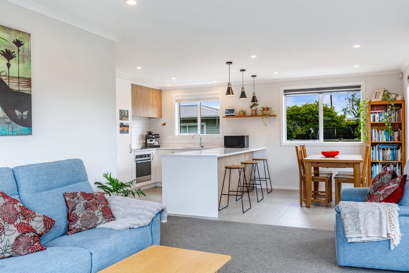 16A Gloria Avenue, Te Atatu Peninsula, Auckland - Carousel 2