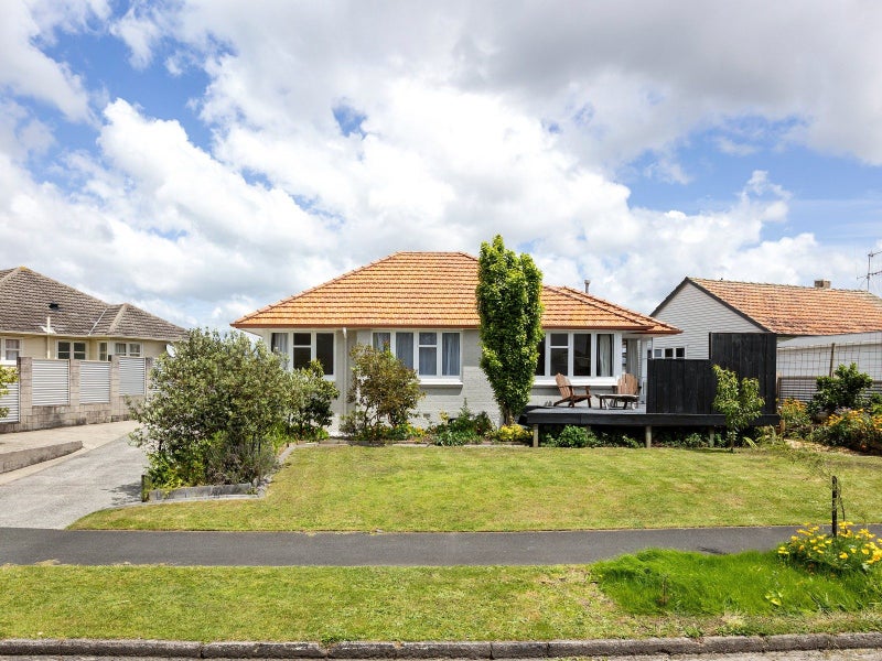 27 Churchill Avenue, Maeroa, Hamilton - Carousel 1