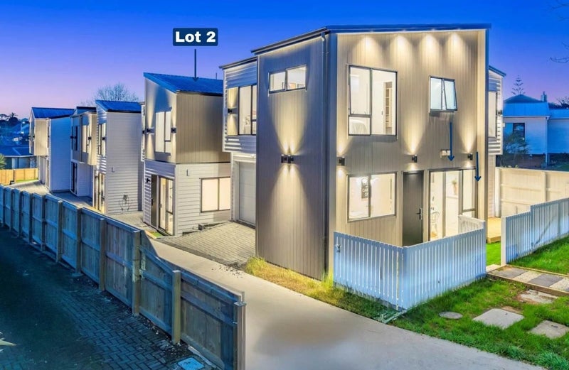 2/59 Howe Street, Howick, Auckland - Carousel 13