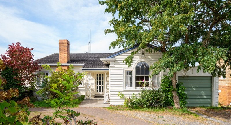 89 Pembroke Street, Hamilton Lake, Hamilton - Carousel 2