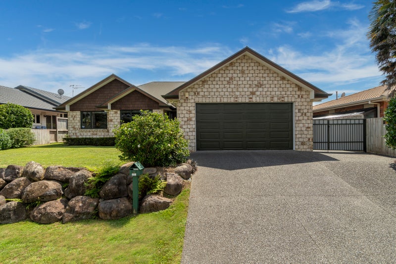 25 Manor Park Drive, Pyes Pa, Tauranga - Carousel 1