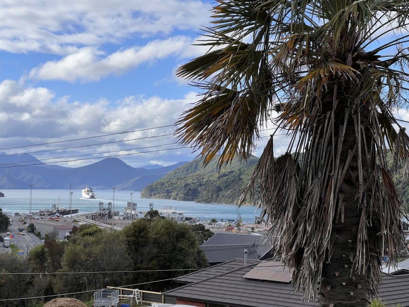 27 Gravesend Place, Picton - Carousel 27