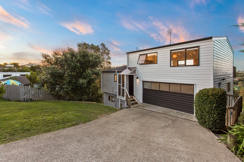 1/4 Danbury Drive, Torbay, Auckland - Carousel 2