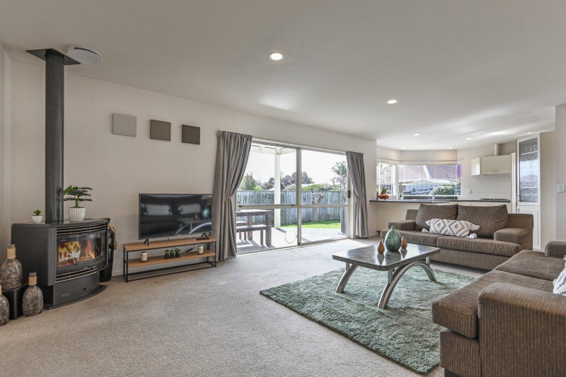 7 Kingsgate Avenue, Havelock North, Havelock North - Carousel 2