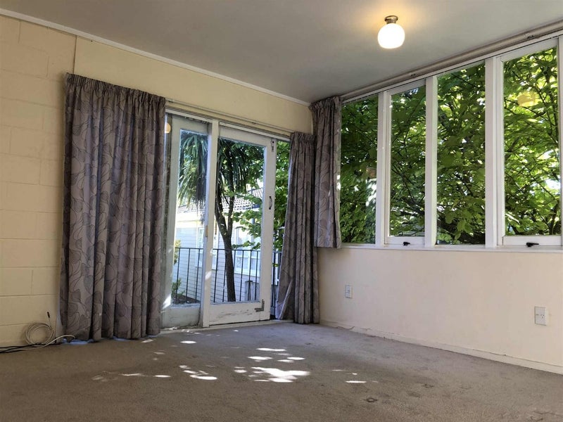 4/24 Commodore Drive, Lynfield, Auckland - Carousel 2