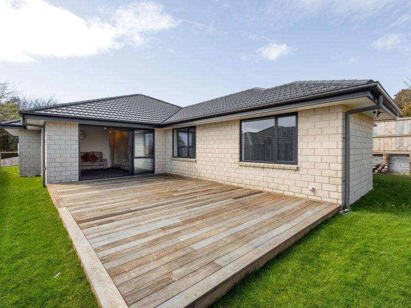 12 Benjamin Avenue, Rototuna North, Hamilton - Carousel 25