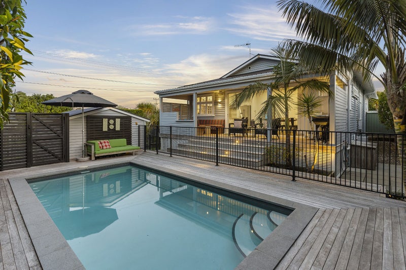 15 Monaghan Avenue, Mount Albert, Auckland - Carousel 1