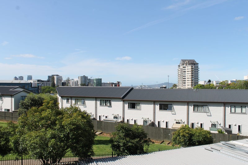 2G/16 Burton Street, Grafton, Auckland - Carousel 1