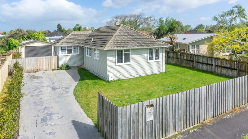 66 Montgomery Crescent, Bader, Hamilton - Carousel 1