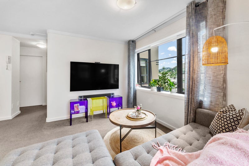 17/127 Molesworth Street, Thorndon, Wellington - Carousel 1