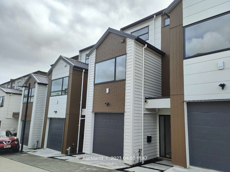 30 Bloom Crescent, Sunnyvale, Auckland - Carousel 1