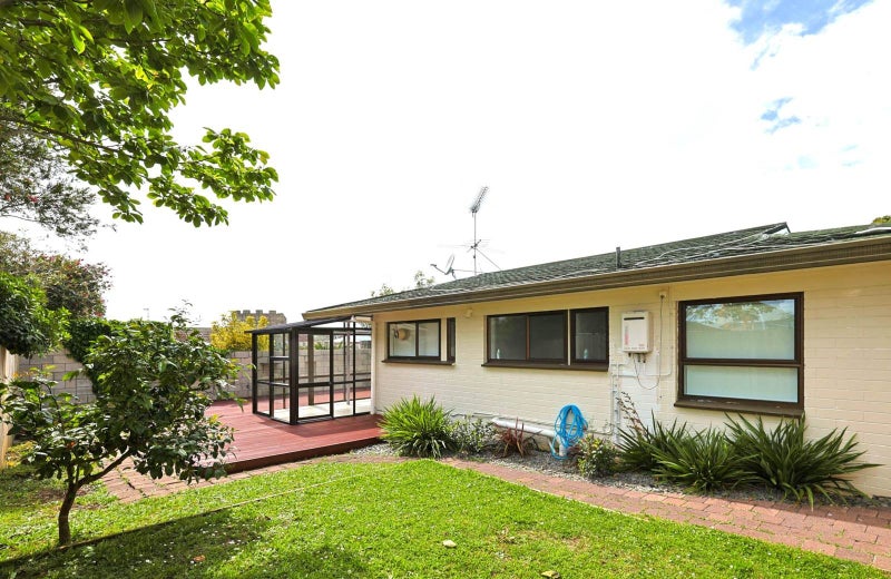 27B Prince Regent Drive, Half Moon Bay, Auckland - Carousel 2