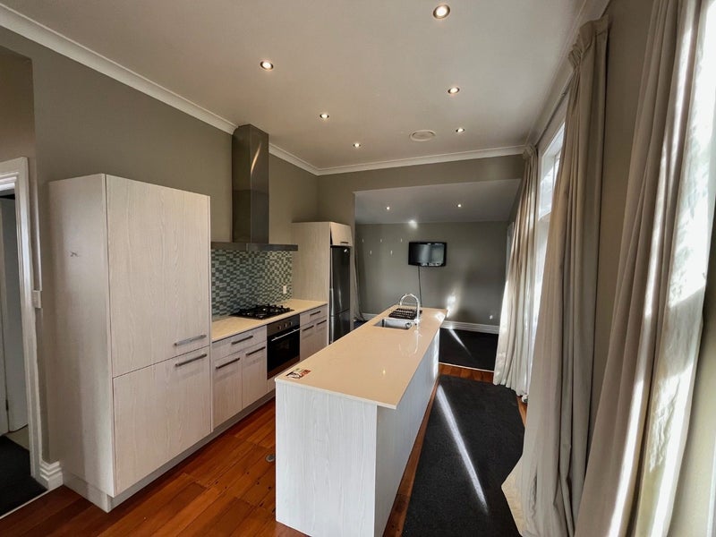 8 Boston Terrace, Aro Valley, Wellington - Carousel 2