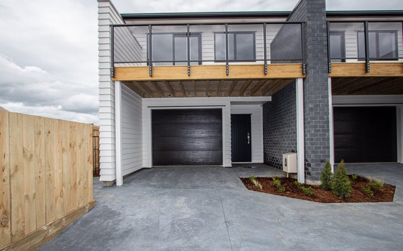 9/10 Charlemont Street, Whitiora, Hamilton - Carousel 1