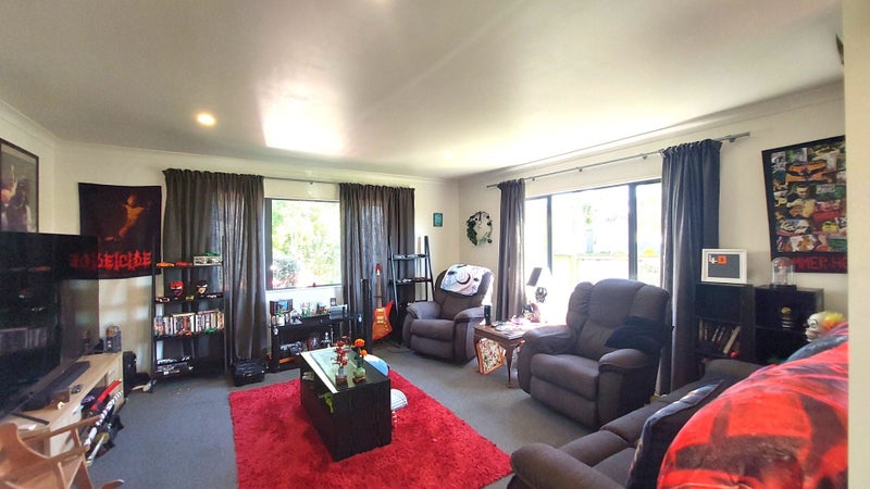 1 Lisa Place, Brookfield, Tauranga - Carousel 2
