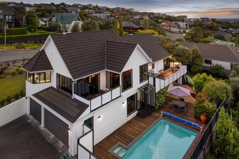 2 Petworth Place, Westmorland, Christchurch - Carousel 2