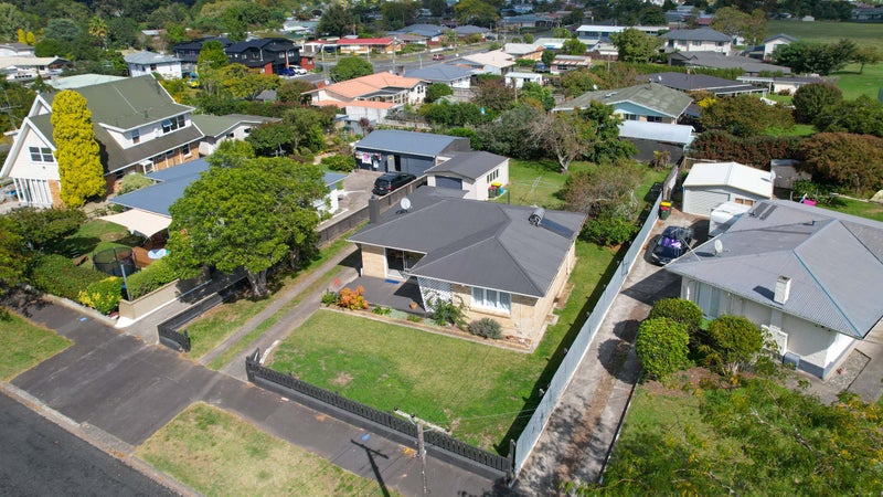 22 Jeanette Street, Glenview, Hamilton - Carousel 24