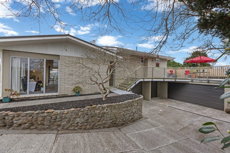 4 Evelyn Place, Welbourn, New Plymouth - Carousel 1