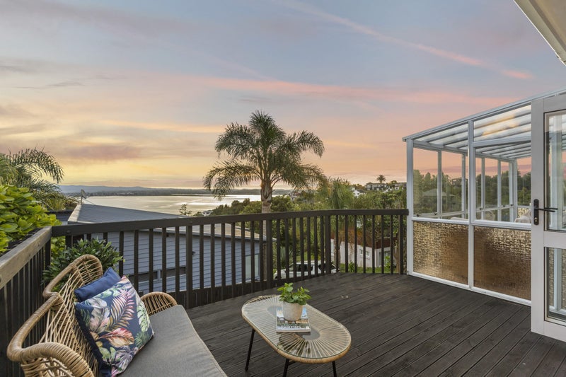 1/37 Sea Vista Avenue, Beach Haven, North Shore City - Carousel 1