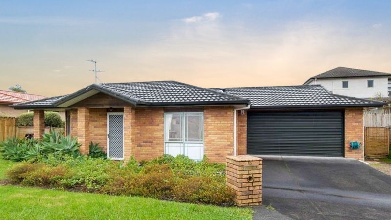 8 Ryehill Close, New Lynn, Auckland - Carousel 1