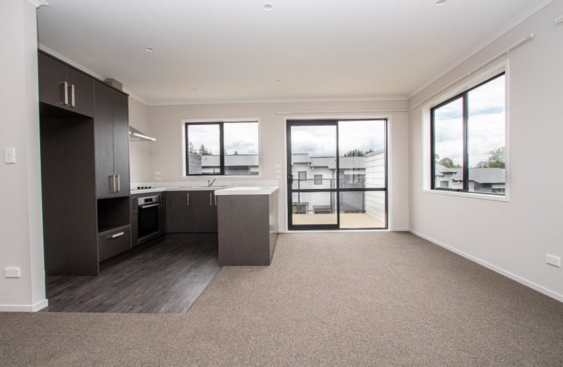 9/10 Charlemont Street, Whitiora, Hamilton - Carousel 2