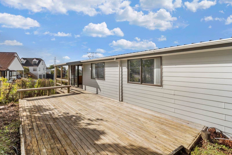6 Remus Place, Totara Vale, Auckland - Carousel 2