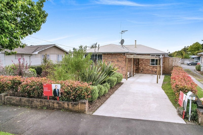 15 Glenview Terrace, Glenview, Hamilton - Carousel 1