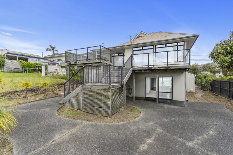 100 Clovelly Road, Bucklands Beach, Auckland - Carousel 21