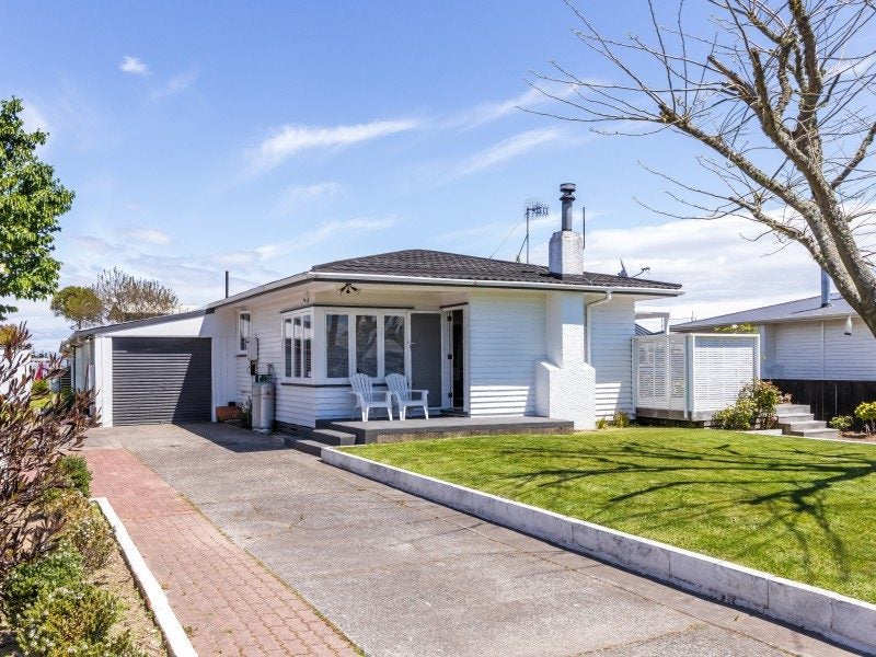 7 Laughton Street, Taupo - Carousel 1