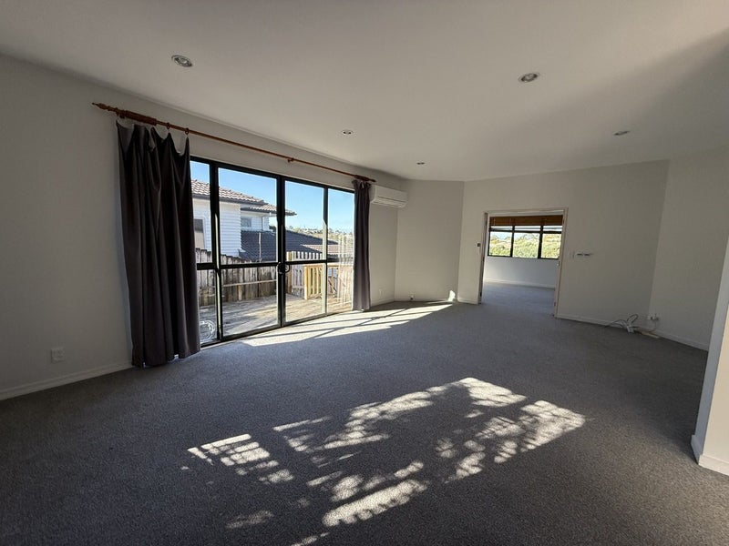 11 Trotting Terrace, Fairview Heights, Auckland - Carousel 2