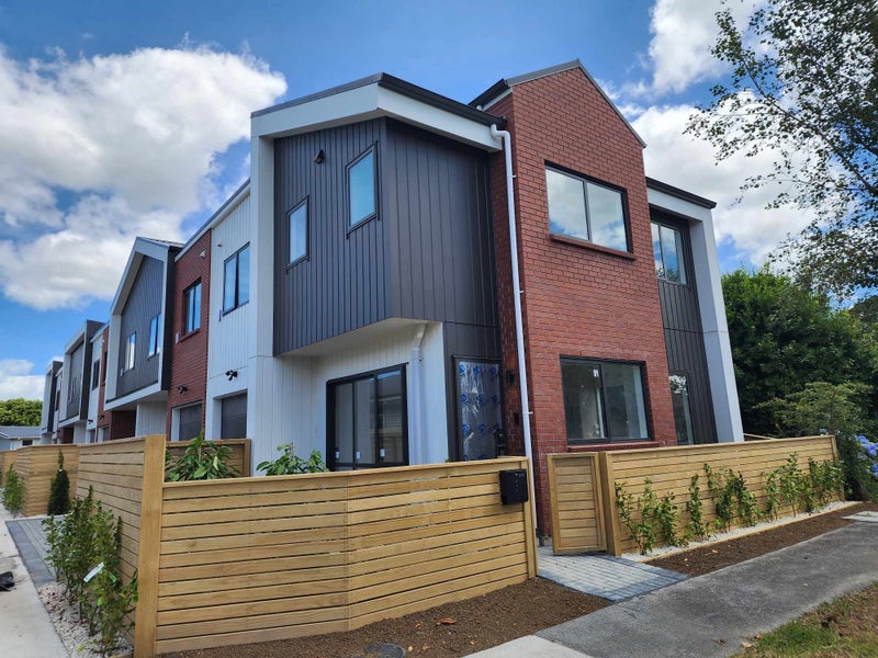 3/32 Yeovil Road, Te Atatū Peninsula, Auckland - Carousel 1