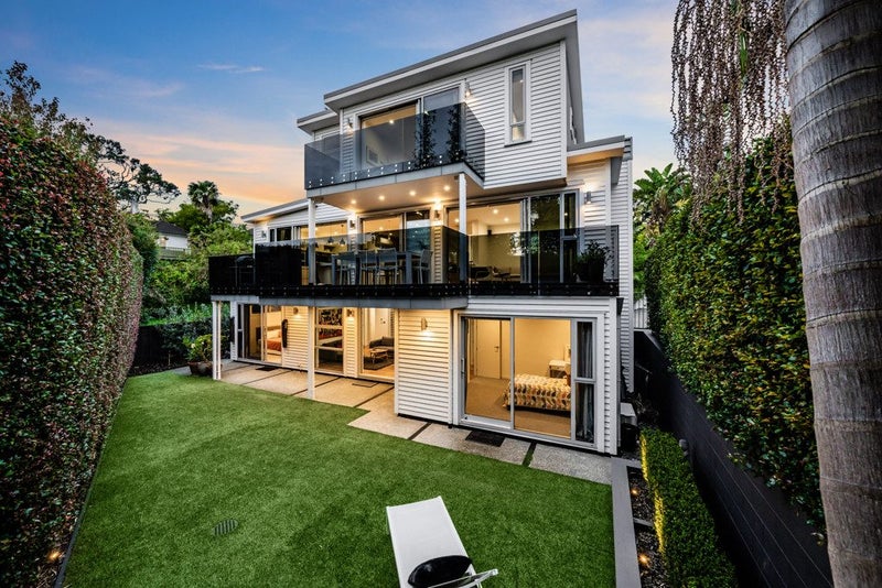 9A Saratoga Avenue, Herne Bay, Auckland - Carousel 1