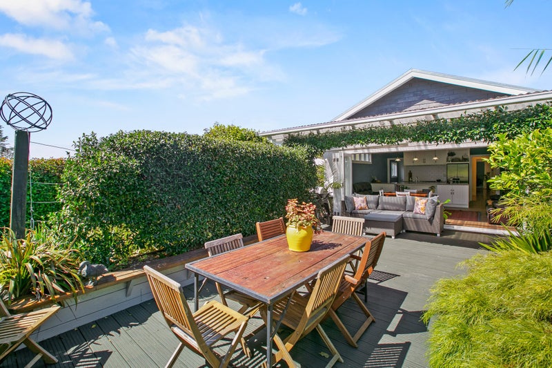 76 BARRETT ST, Westown, New Plymouth  - Carousel 1