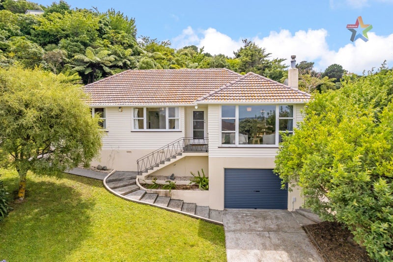 27 Magnolia Grove, Maungaraki, Lower Hutt - Carousel 1