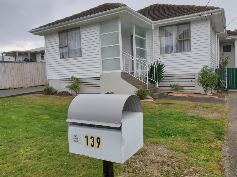 139 Te Pene Avenue, Titahi Bay, Porirua - Carousel 1