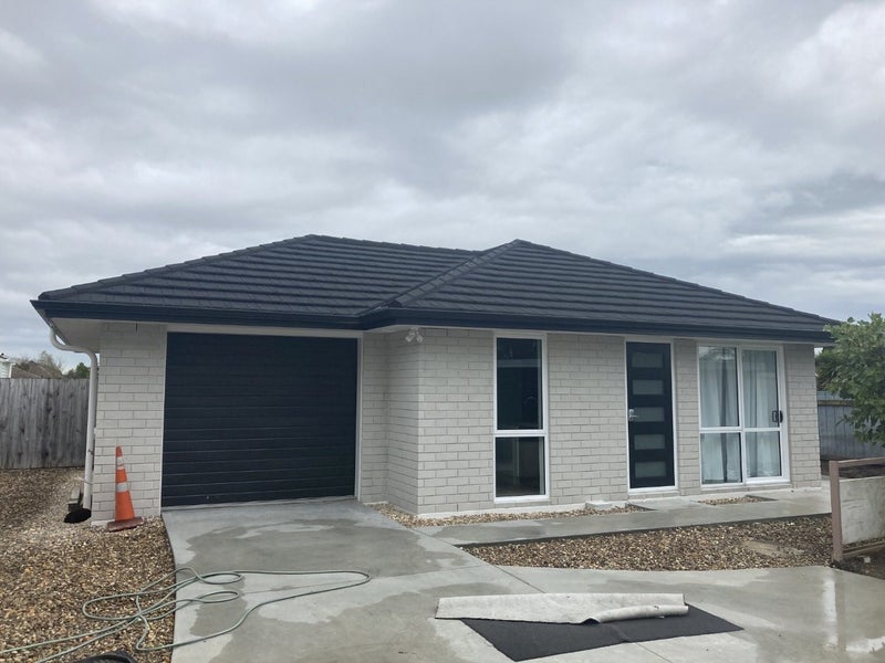 39 Sare Crescent, Fairfield, Hamilton - Carousel 1