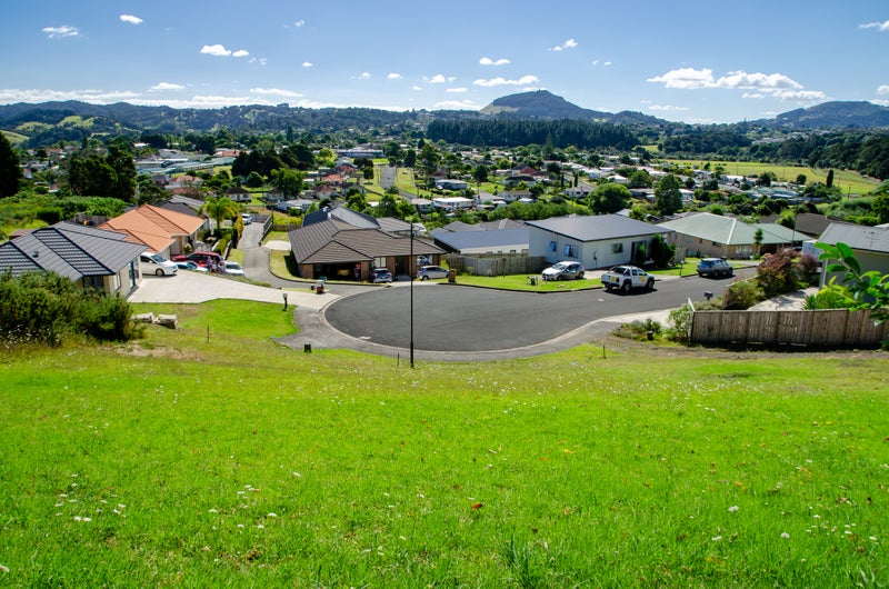 13 Eileen Stephens Place, Tikipunga, Whangārei - Carousel 1