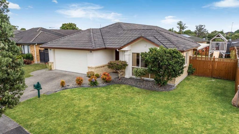 39 Croftview Road, Wattle Downs, Auckland - Carousel 2