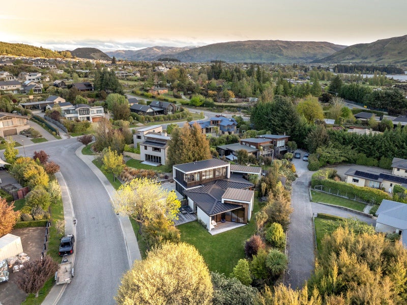 3 Baker Grove, Wanaka - Carousel 31