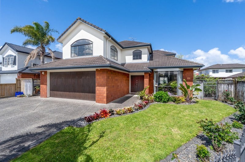 44 Thornbury Crescent, East Tamaki Heights, Auckland - Carousel 1