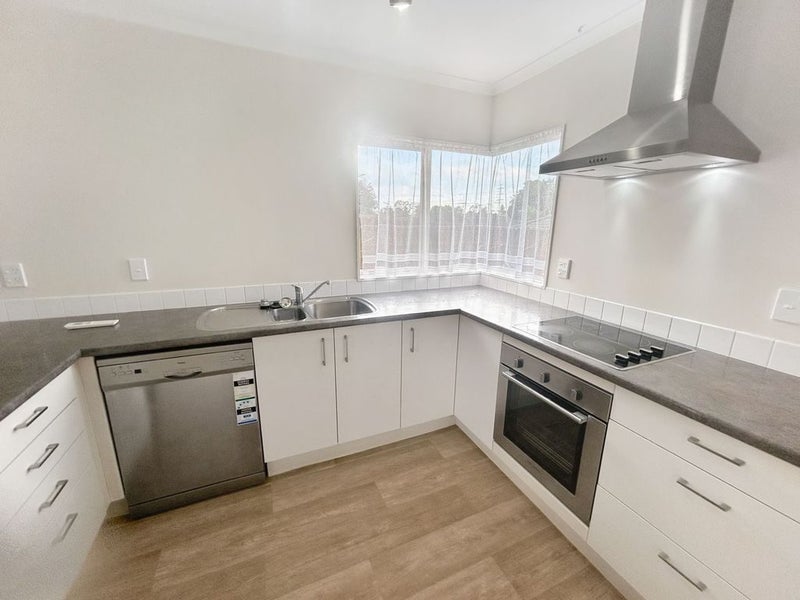 107 Riverton Drive, Randwick Park, Auckland - Carousel 2