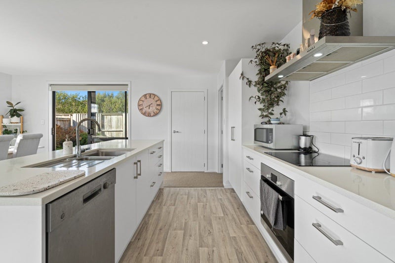 25 Awataha Crescent, Pyes Pa, Tauranga - Carousel 1