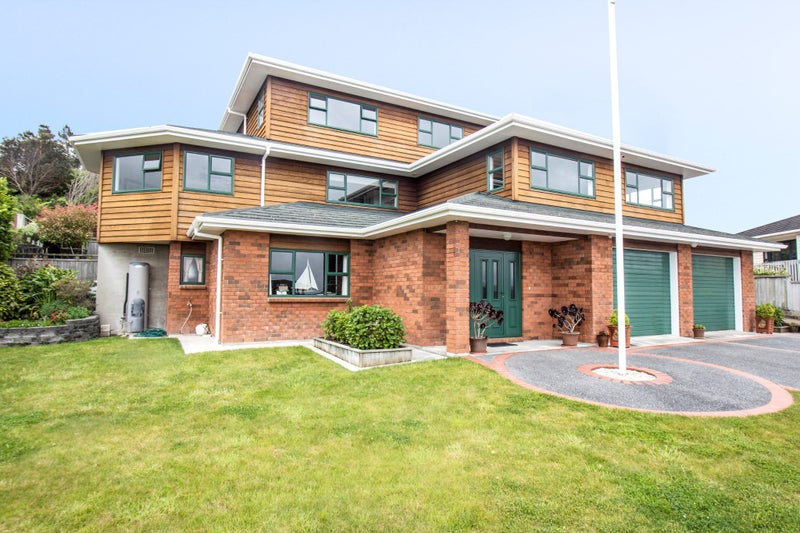 46 Arahiwi Grove, Tirohanga, Lower Hutt - Carousel 1