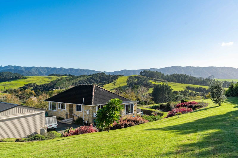 8 De Boer Lane, Kaiwaka - Carousel 1