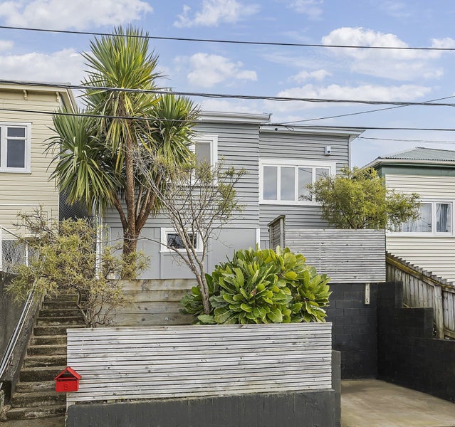 9 Torquay Terrace, Newtown, Wellington - Carousel 1