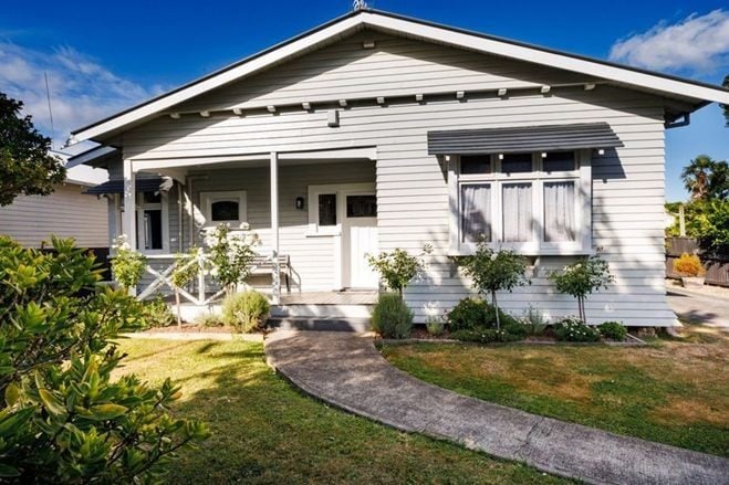 8 Burns Avenue, Takaro, Palmerston North - Carousel 1