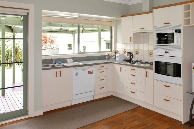 12 St Albans Avenue, Hokowhitu, Palmerston North - Carousel 2